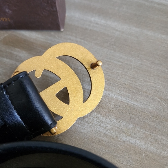 Beautiful GG Belt black leather with gold metal hardware - Picture 5 of 10